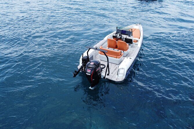 Half Day Saxdor Boat Rental in Santorini - Who is this experience best suited for?