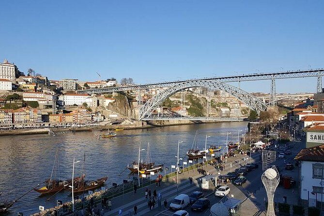 Half-day small group tour of Porto city with wine tasting - Transport and Group Size