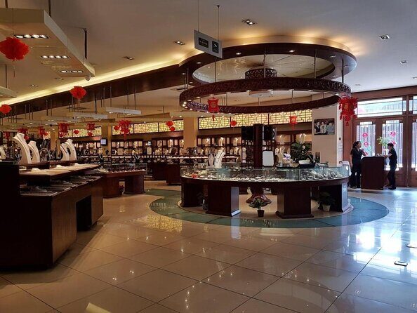 Half Day Tour:Market Shopping Acrobatic Show & Peking Duck dinner - Key Points
