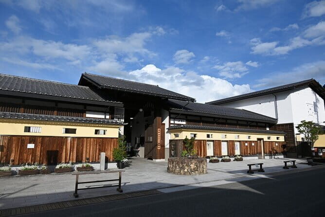 Half Day Walking Tour Takayamas Hidden Gems and Temple Walk - A Thorough Look at the Takayama Hidden Gems & Temple Walk