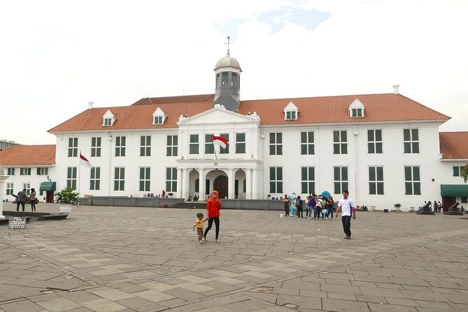 Halfday Batavia by Night with dinner at Cafe Batavia & souvenir - FAQs