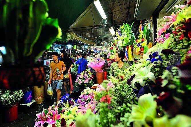 Halfday Join Tour Old Town City Tour of Bangkok - The Markets and Neighborhoods: Bright, Bustling, and Authentic