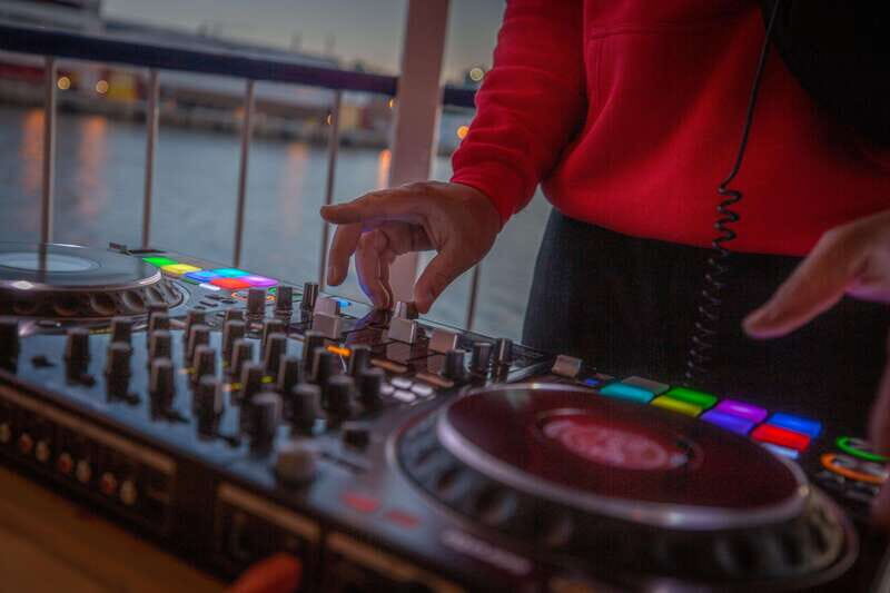 Halifax: Hot Country Party Cruise - Key Points