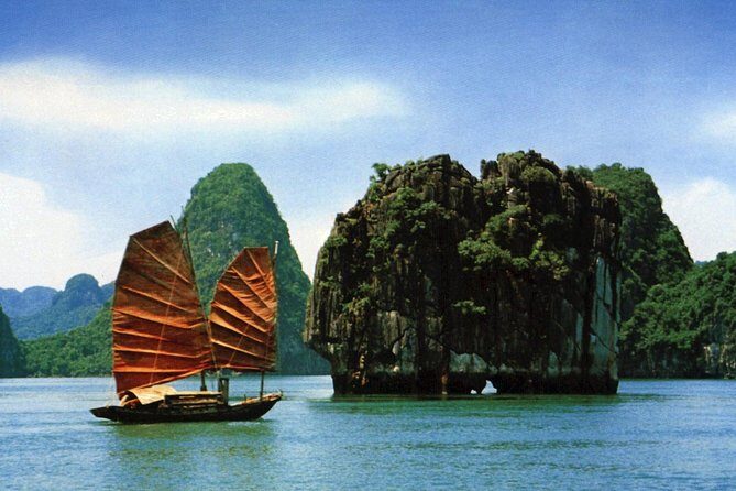 Halong Bay Day Cruise with Bamboo Boat Ride or Kayaking - Exploring the Halong Bay Day Cruise with Bamboo Boat Ride or Kayaking: A Balanced Look