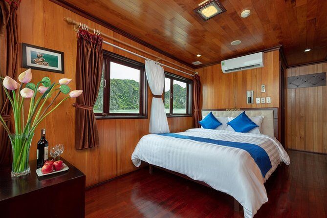 Halong bay deluxe cruise 2D/1N: Kayaking, swimming, surprise cave, Titop island - An In-Depth Look at the Halong Bay Deluxe Cruise Experience