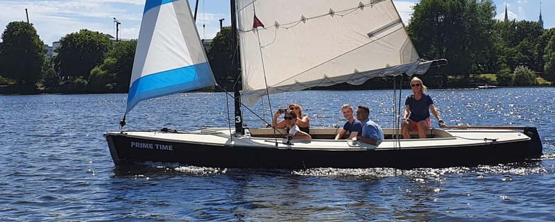 Hamburg: 1.5-Hour Sailing Sightseeing Tour on Aussenalster - Key Points