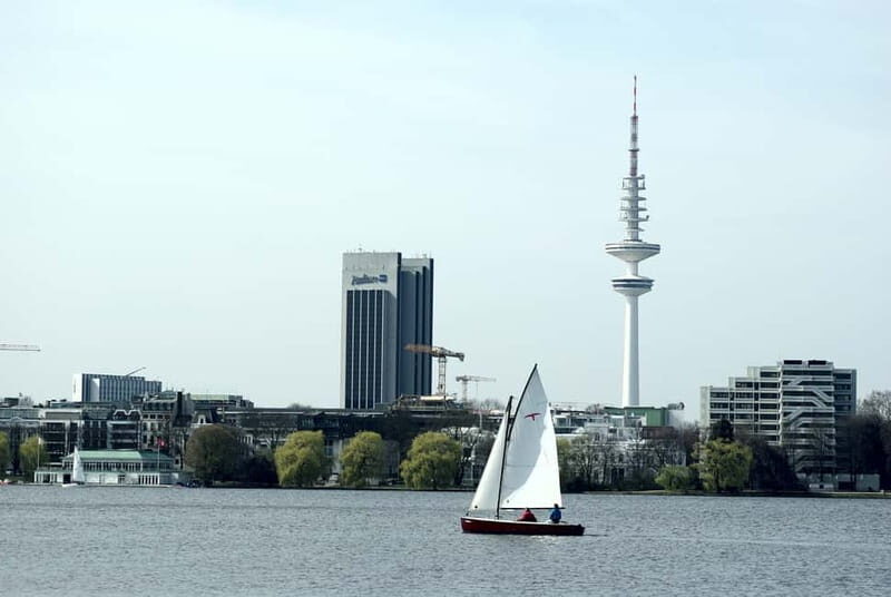 Hamburg: 1.5-Hour Sailing Sightseeing Tour on Aussenalster - Why This Tour Works