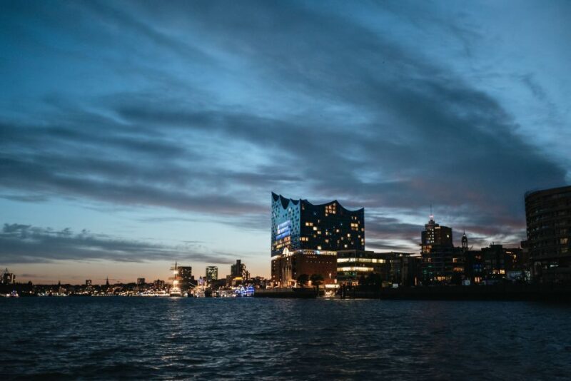 Hamburg: 1-Hour Evening Harbor Lights Cruise - An In-Depth Look at the Experience