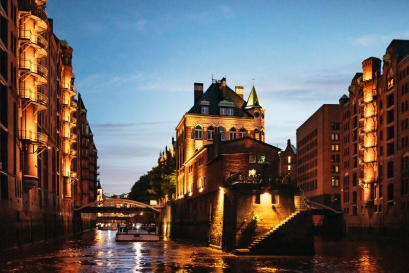 Hamburg: 1-Hour Evening Harbor Lights Cruise - Authentic Feedback from Travelers