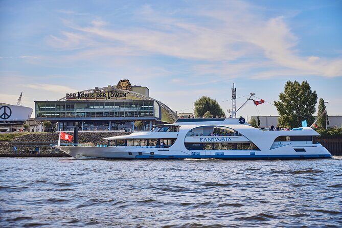 Hamburg: 2-hour harbor cruise - Key Points