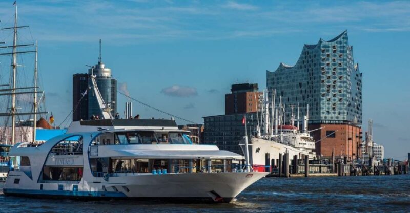 Hamburg: 2-Hour Sightseeing Cruise to Blankenese - An In-Depth Look at the Hamburg Sightseeing Cruise
