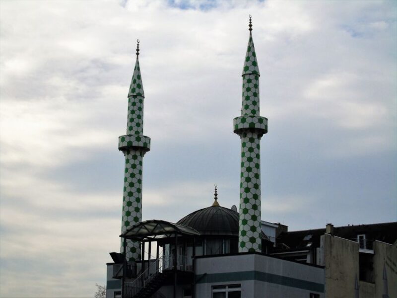 Hamburg: 2-Hour St. Georg Walking Tour - Who Should Consider This Tour