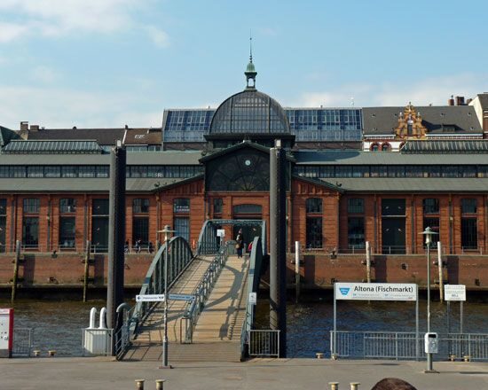 Hamburg: 2-Hour Tour Along the Elbe - Practical Details and Tips