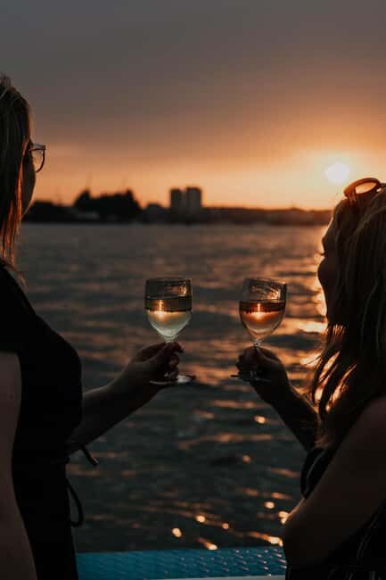 Hamburg: Cheese & Wine Cruise - Introducing the Hamburg Cheese & Wine Cruise Experience