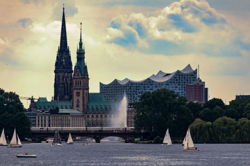 Hamburg: English Bike Tour - Around the Outer Alster Lake - FAQ