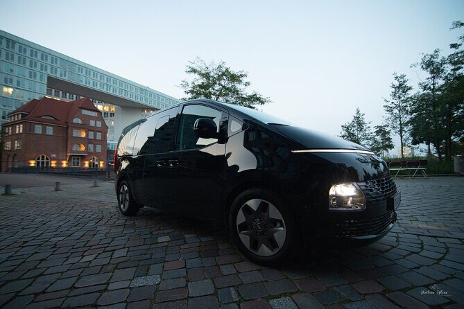 Hamburg for explorers, city tour in a first class van - FAQ