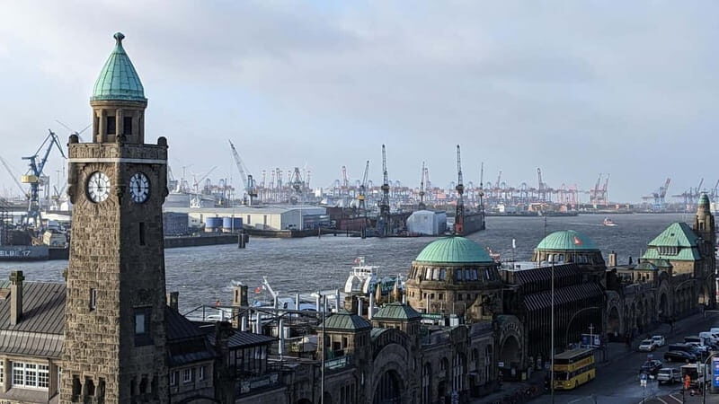 Hamburg: Guided Tour in French, the essentials in 2,5 hours! - FAQ