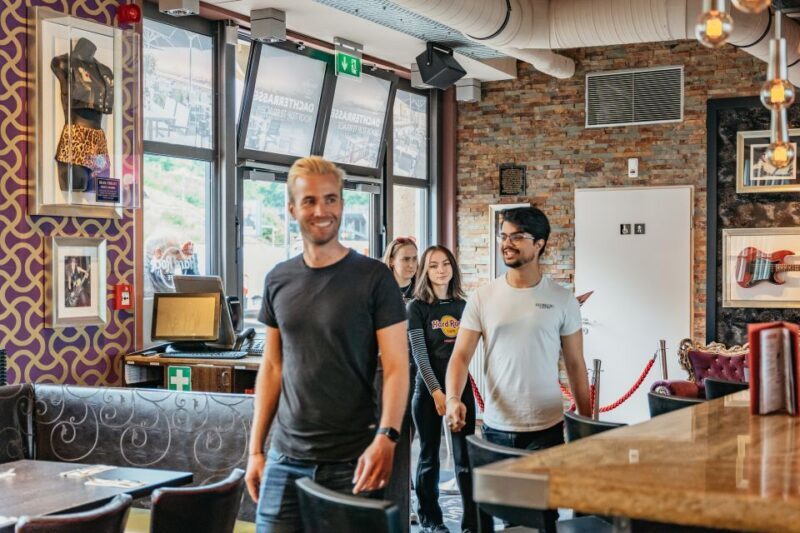 Hamburg: Hard Rock Cafe Skip-the-Line Meal - FAQs