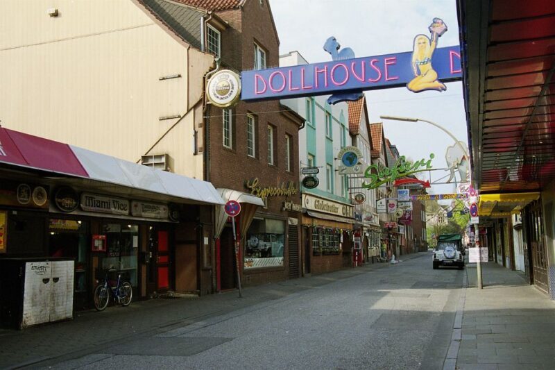 Hamburg: Line F Hop-On Hop-Off Bus and Boat Tour - Analyzing the Experience: What to Expect from the Tour