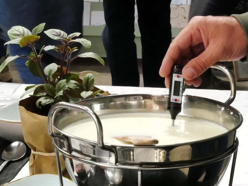 Hamburg: Mozzarella course with accompanying wines - Hamburg: Mozzarella Course with Accompanying Wines – A Practical, Authentic Experience