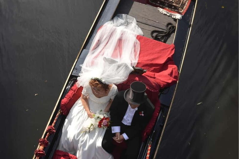 Hamburg: private Tour in the royal Venetian Alstergondel - A Unique Way to Discover Hamburg