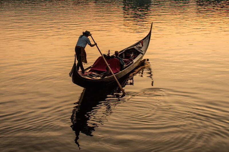 Hamburg: private Tour in the royal Venetian Alstergondel - What to Expect from the Tour