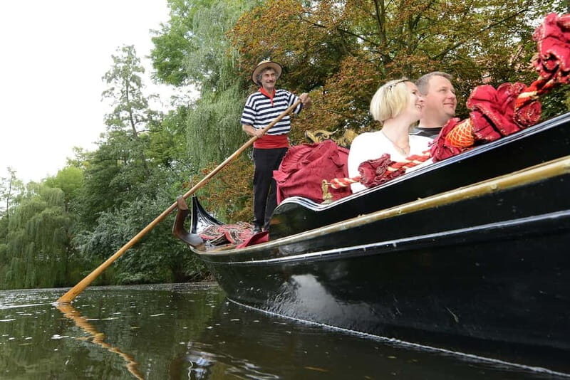 Hamburg: private Tour in the royal Venetian Alstergondel - The Sum Up