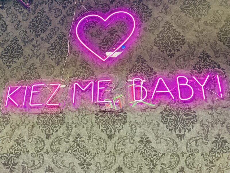 Hamburg: Reeperbahn pub crawl with insider-guide & shots - Analyzing the Experience: What to Expect