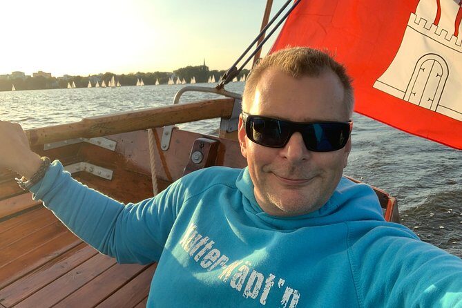 Hamburg Small-Group Sunset Sailing Cruise on Lake Alster - FAQ