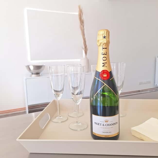 Hamburg: Soap art workshop with champagne - Exploring the Workshop: What to Expect