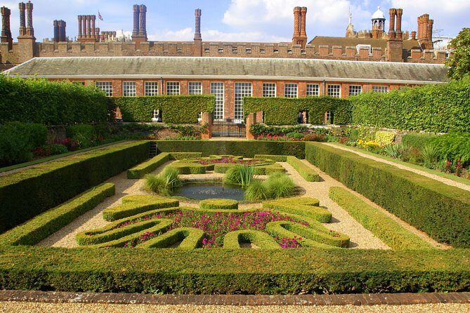Hampton Court Palace & Garden Maze, Private Tour Admission with Audio Guides - Inside Hampton Court Palace: What to Expect