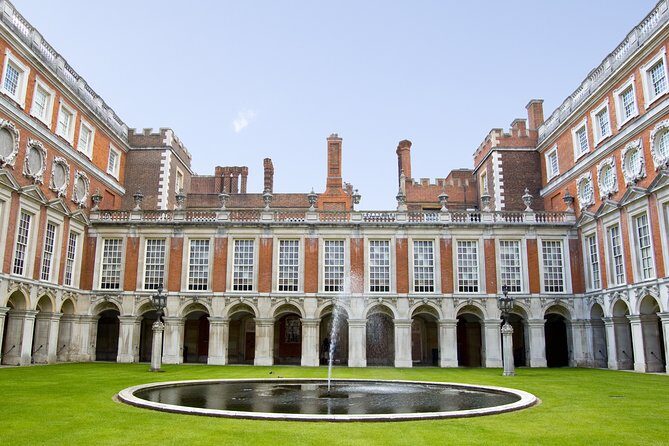 Hampton Court Palace & Garden Maze, Private Tour Admission with Audio Guides - Analyzing the Cost and Value