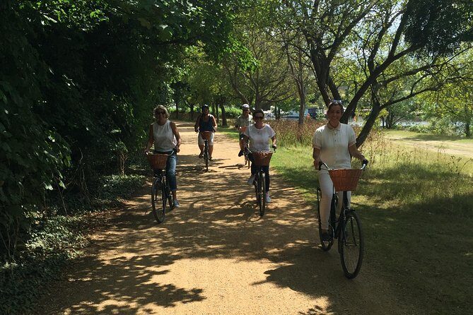 Hampton Court Palace Grounds Bike Tour - An Unbeatable Location for a Royal Adventure