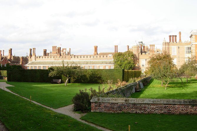 Hampton court palace private tour from London - Key Points
