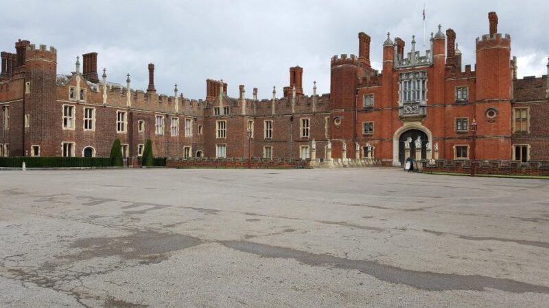Hampton Court Palace Private Tour with Fast Track Pass - Discovering Hampton Court Palace Private Tour with Fast Track Pass
