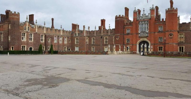 Hampton Court Palace Private Tour with Fast Track Pass - Key Points