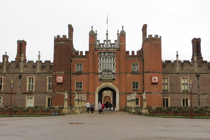 Hampton Court Palace, Stonehenge & Roman Bath Private Tour with Passes - Hampton Court Palace: A Royal Affair