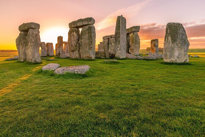 Hampton Court Palace, Stonehenge & Roman Bath Private Tour with Passes - Exploring Bath on Foot: Georgian Elegance & Roman Roots