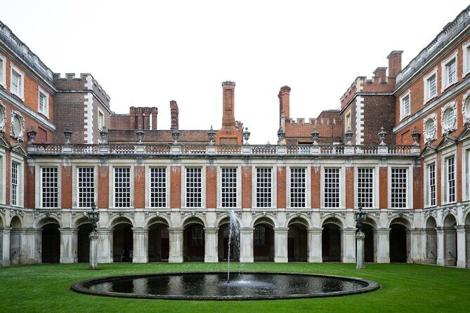 Hampton Court Walking Tour - The Bottom Line