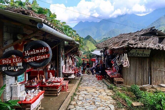 Hanoi- 2 Days Sapa moutain trekking with Local Guide and Homestay - Arriving in Sapa and First Lunch