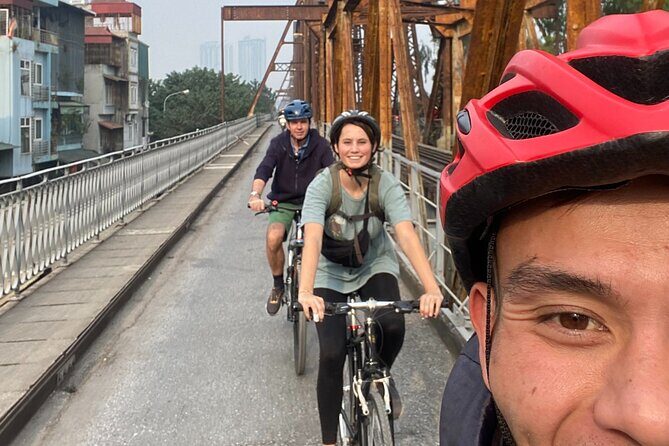 Hanoi City Bike Tour through Banana Island & Food Tasting - Food & Refreshments: An Authentic Taste of Hanoi