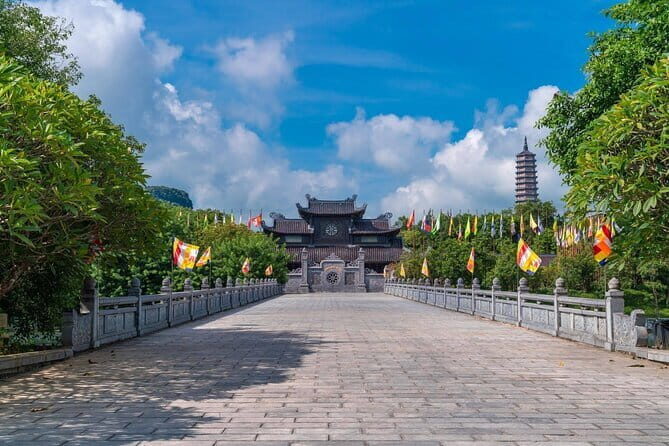 Hanoi: Deluxe Tour Discover Bai Dinh Pagoda, Trang An & Mua Caves - Discovering Vietnam’s Hidden Gems: An In-Depth Look at Hanoi’s Deluxe Tour to Bai Dinh, Trang An & Mua Caves