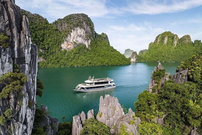 Hanoi : Ha Long Bay 5 Star Cruise All-Inclusive 2024 Edition - An In-Depth Look at the Experience
