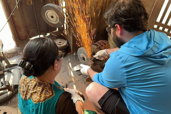 Hanoi Knife-Making Class:Join the Legacy in Blacksmith's Workshop - Key Points