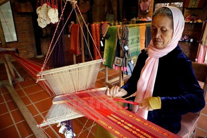 Hanoi: Private Tour to Van Phuc Silk & Duong Lam Ancient Village - Key Points