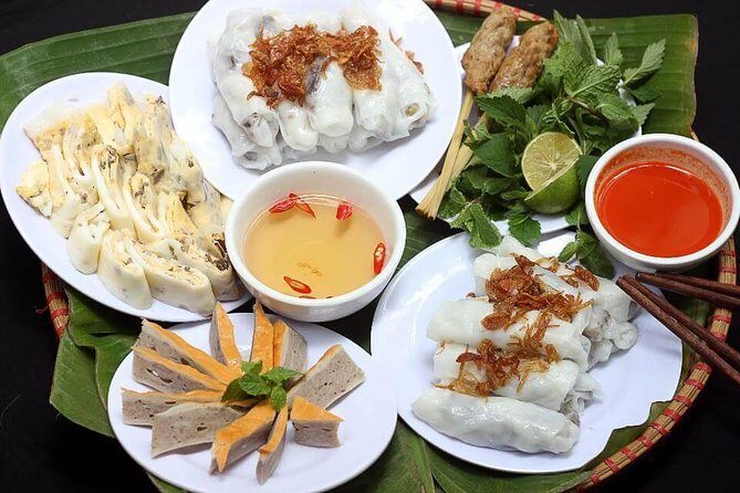Hanoi Street Food Experience by Walking - The Atmosphere and Group Size