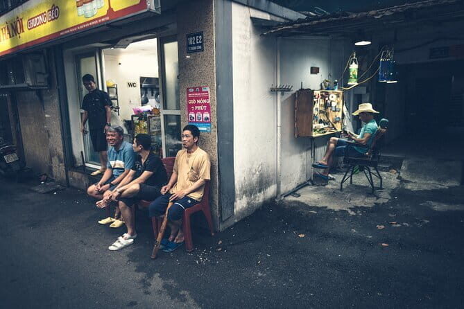 Hanoi Street Photography in a Vintage Community - An In-Depth Look at the Hanoi Vintage Neighborhood Tour
