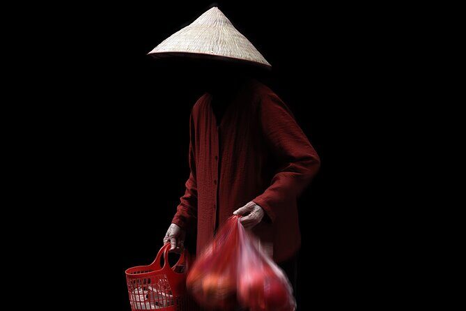 Hanoi Street Photography with a Pro  Phone & Camera - Key Points