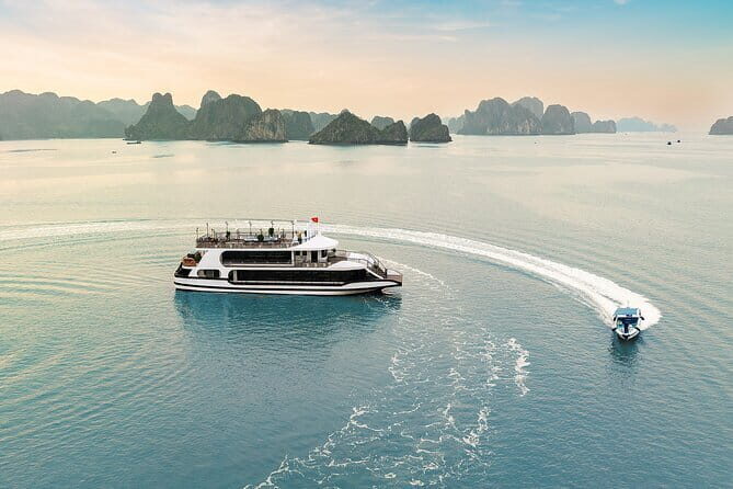 Hanoi to Halong Bay 5 Star Cruise with Jacuzzi and Local Lunch - In Summary