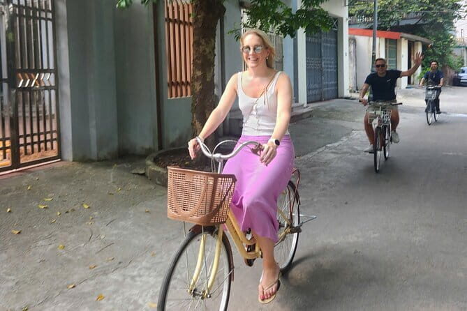 Hanoi to Van Phuc Silk & Duong Lam Ancient Village Private Tour - Who Will Love This Tour?